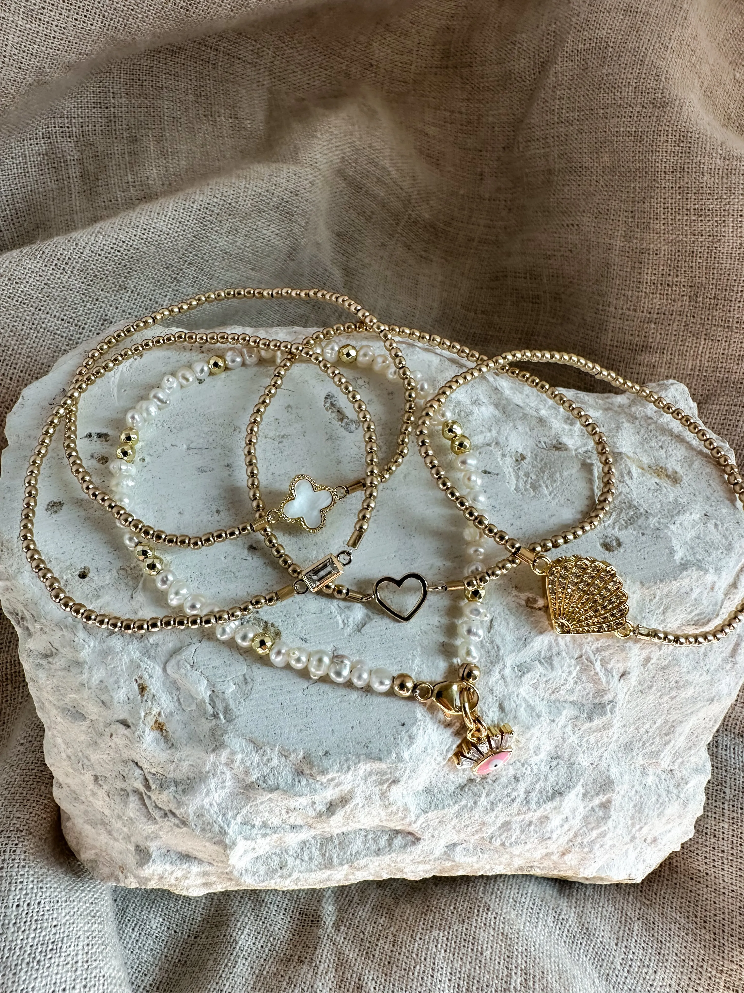 14k Gold Mini Heart Bracelet