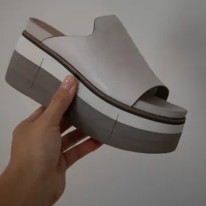 Flow in Mist - Naked Feet