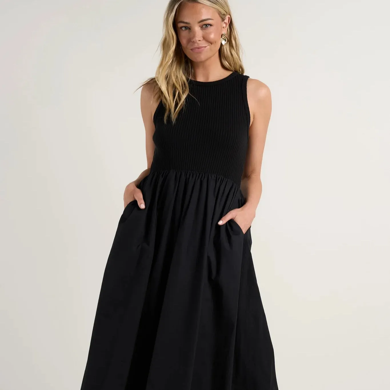 Indispensable Crew Neck Contrast Midi Dress - Black
