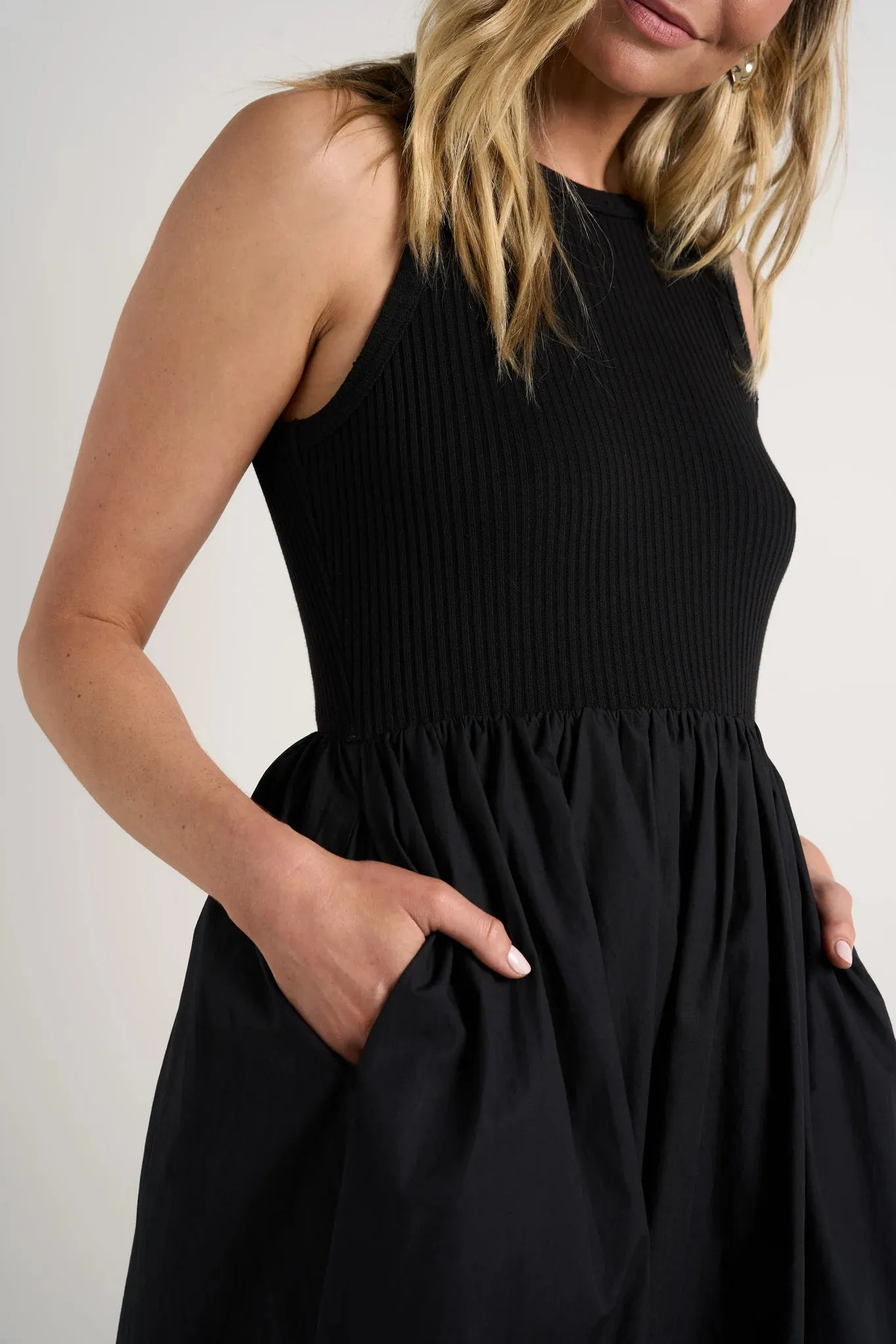 Indispensable Crew Neck Contrast Midi Dress - Black