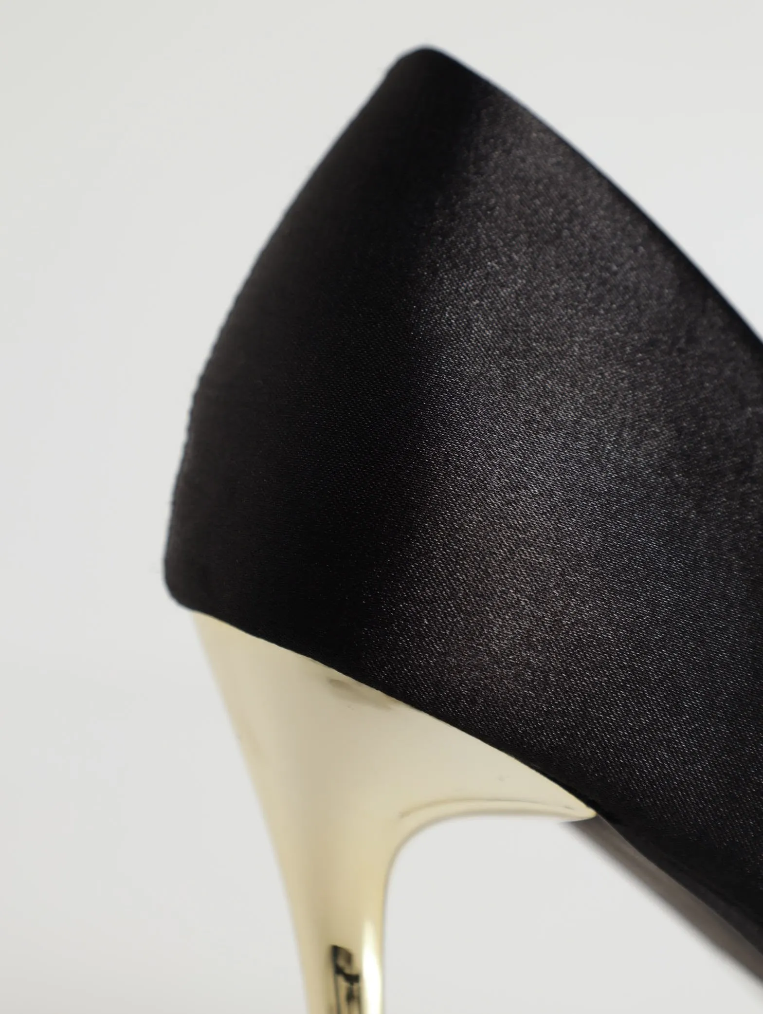 Ladies Pointed Court With Metal Toe Cap Heel - Black