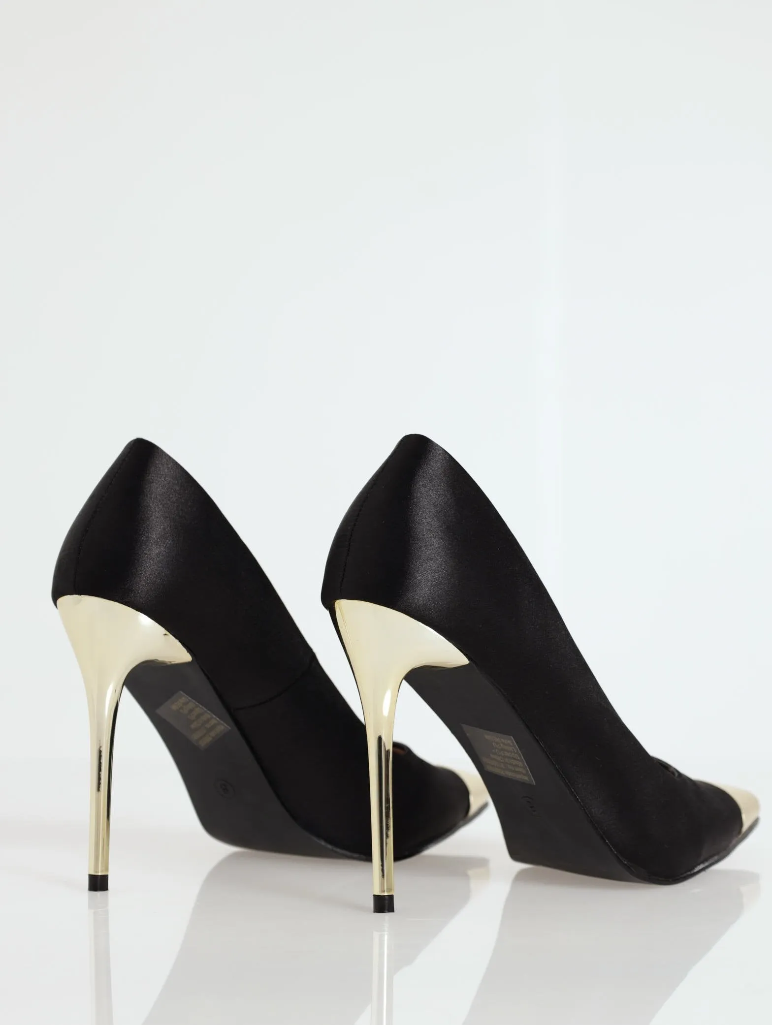 Ladies Pointed Court With Metal Toe Cap Heel - Black