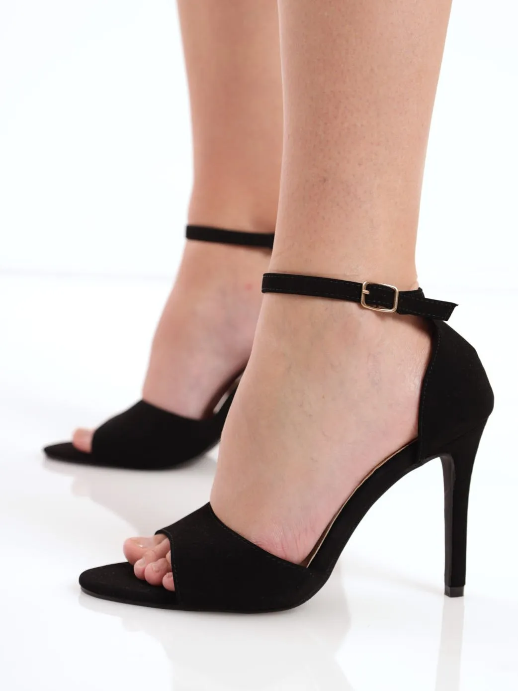 Ladies Pointed Toe Closed Quarter Heel - Black