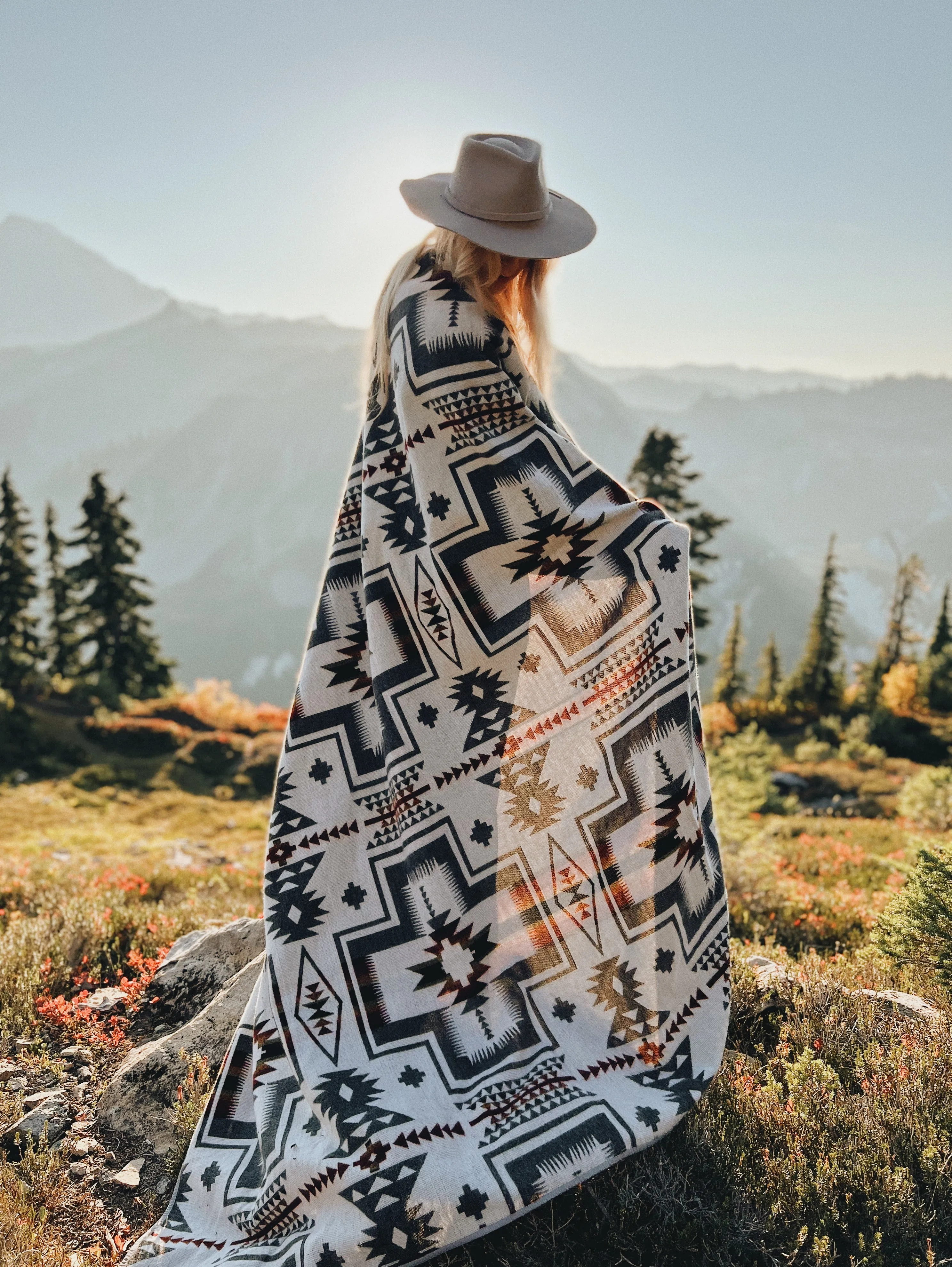 Mindo Reversible Blanket  //  Grey/Red/Black
