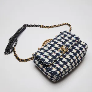 Pre-Loved Chanel™ Tweed Quilted Navy Blue Multicolor Small 19 Handbag